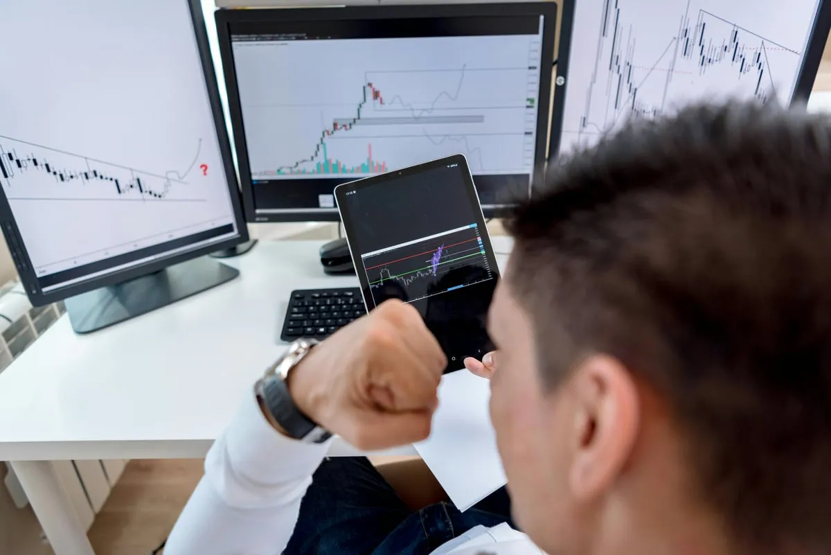 Best Time to Trade During a Prop Firm Evaluation