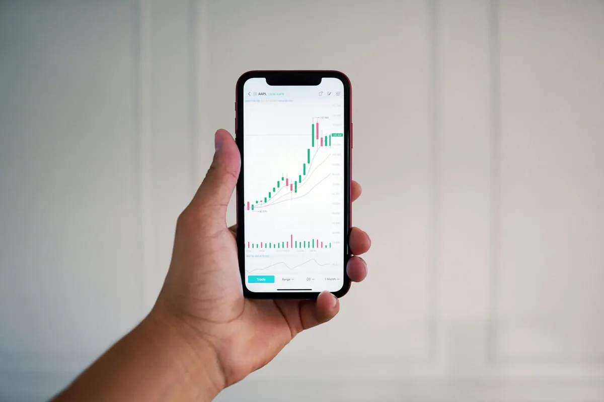MetaTrader 4 vs MetaTrader 5: Which Should You Choose?